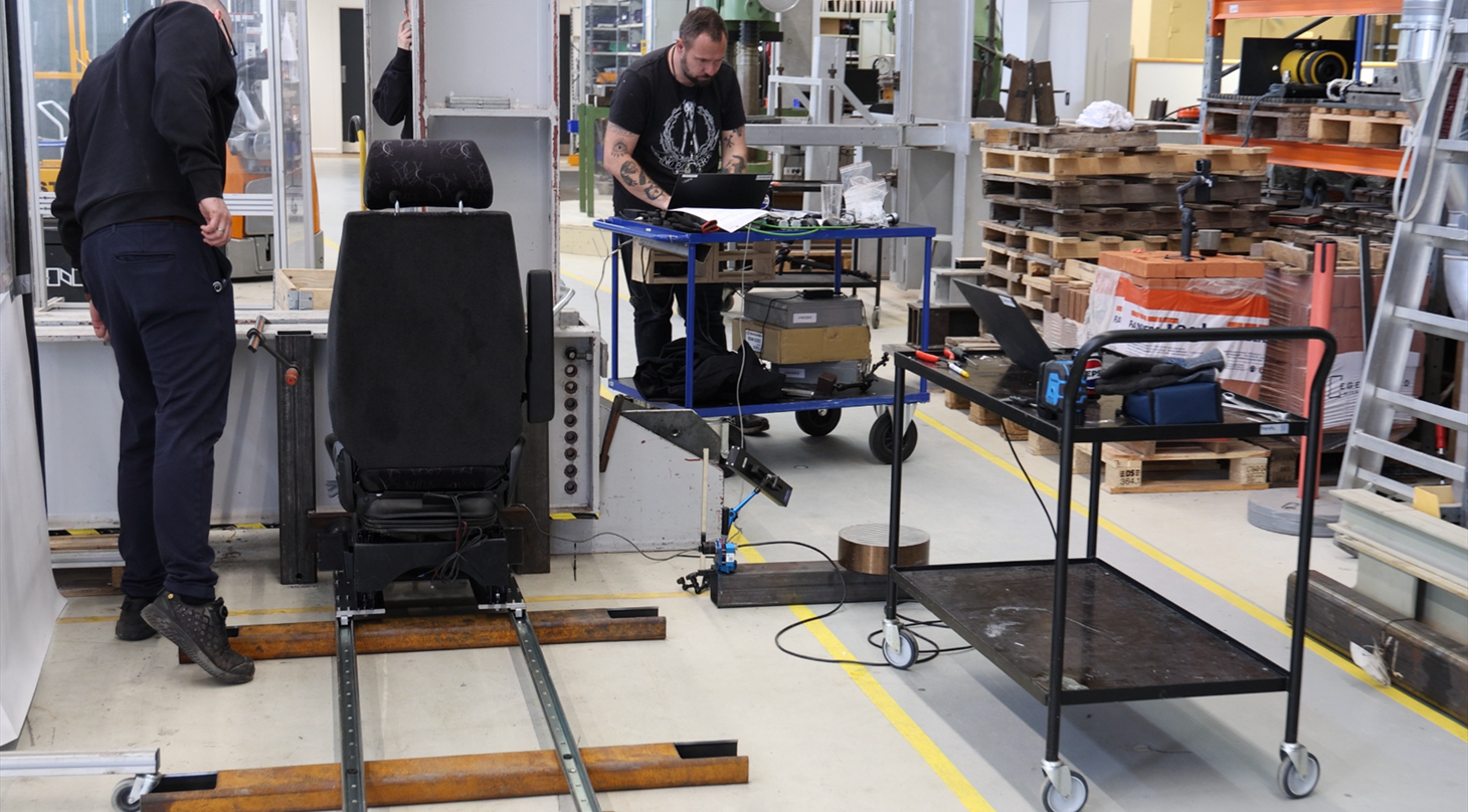 Crashtest af s�dekonsol p� Teknologisk Institut